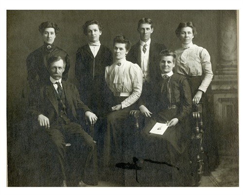 Francis "Frank" Lewis Ervin with wife Julia (Leonard) and children